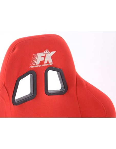 I sedili sportivi FK, i sedili avvolgenti completi per auto, conferiscono a San Francisco un look da sport motoristico