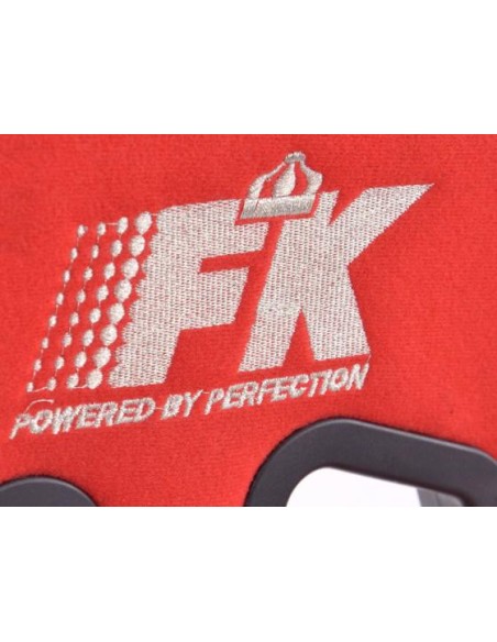 I sedili sportivi FK, i sedili avvolgenti completi per auto, conferiscono a San Francisco un look da sport motoristico