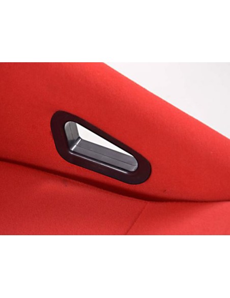 I sedili sportivi FK, i sedili avvolgenti completi per auto, conferiscono a San Francisco un look da sport motoristico