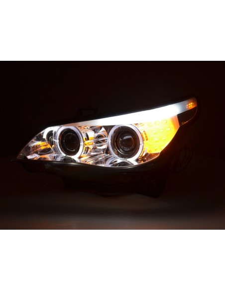 Set fari allo xeno Angel Eyes LED BMW Serie 5 E60 / E61 03-04 cromato per guida a destra