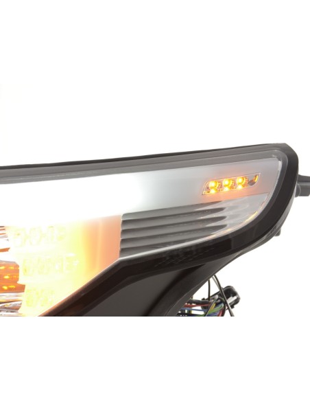 Set fari allo xeno Angel Eyes LED BMW Serie 5 E60 / E61 05-08 cromato per guida a destra