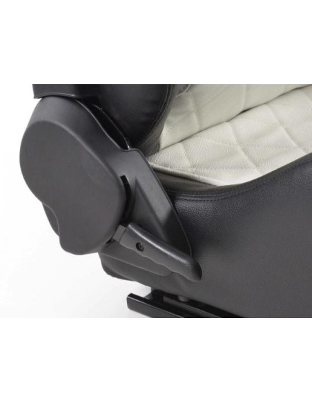 Sedili sportivi FK Sedili semigusci per auto Imposta Detroit in un look da sport motoristico