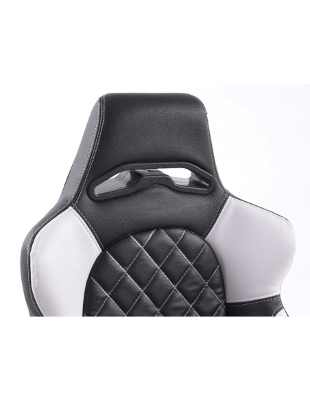 Sedili sportivi FK I sedili semiguscio per auto conferiscono a Las Vegas un look da sport motoristico con trapuntatura